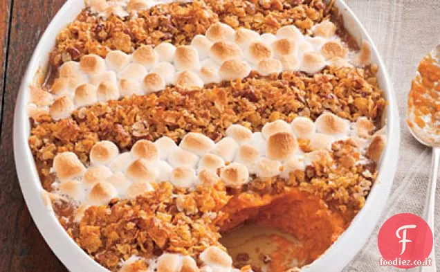 Cornflake, pecan, e Marshmallow-sormontato casseruola di patate dolci