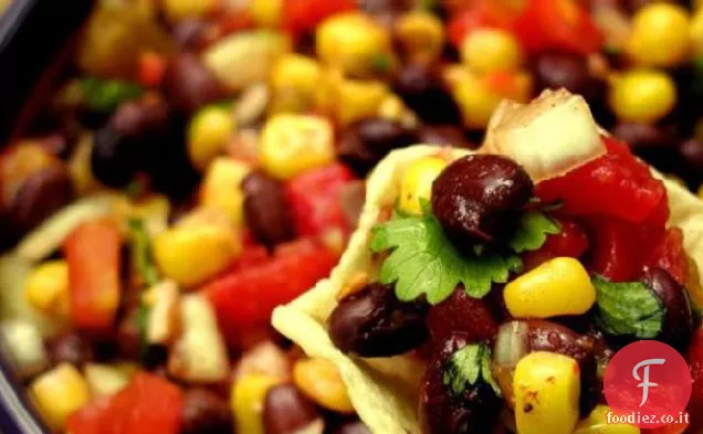 Ancora un'altra salsa di fagioli neri e mais