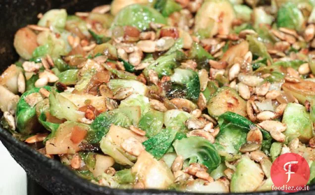 Cavoletti di Bruxelles arrostiti in padella con Pepitas canditi e Vin di sidro