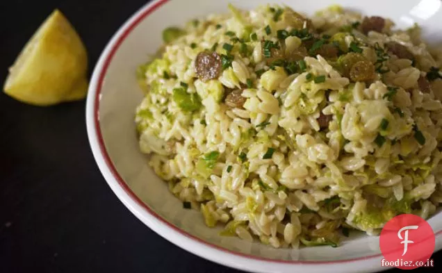 Insalata calda di Orzo con cavoletti di Bruxelles e uvetta dorata