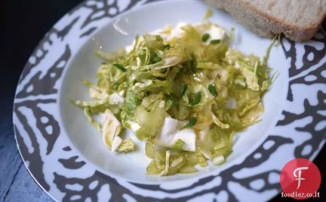 Cavoletti di Bruxelles tagliuzzati e insalata di sedano