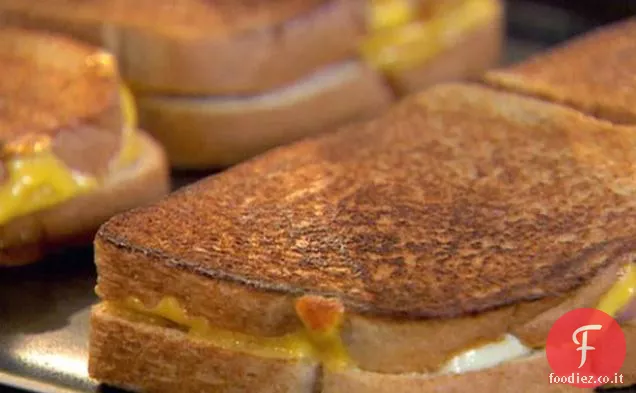Panini al formaggio grigliato dolci e piccanti