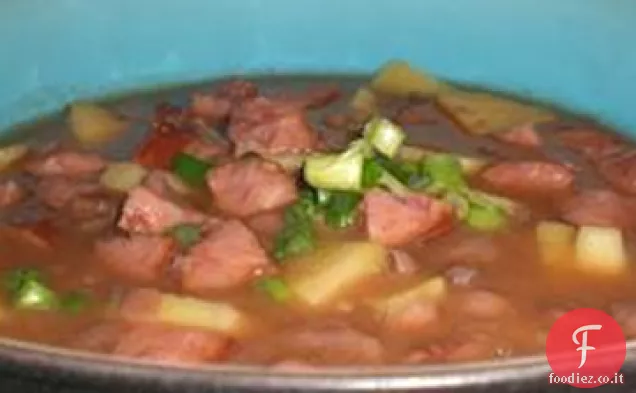 Zuppa di fagioli neri, salsiccia e patate dolci