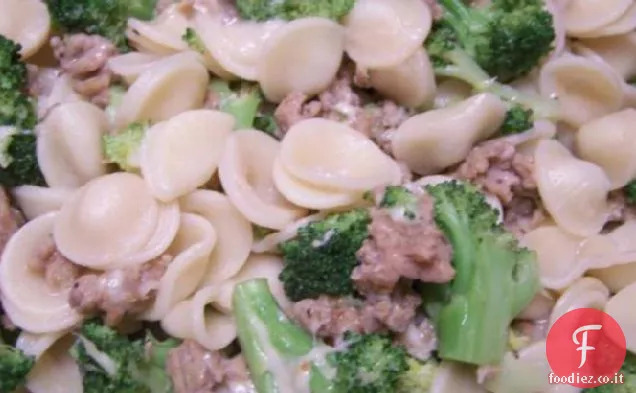 Broccoli, salsiccia e orecchie di pasta