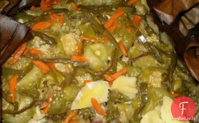 Pollo cotto lentamente con Tomatillos, patate, Jalapenos e Fre