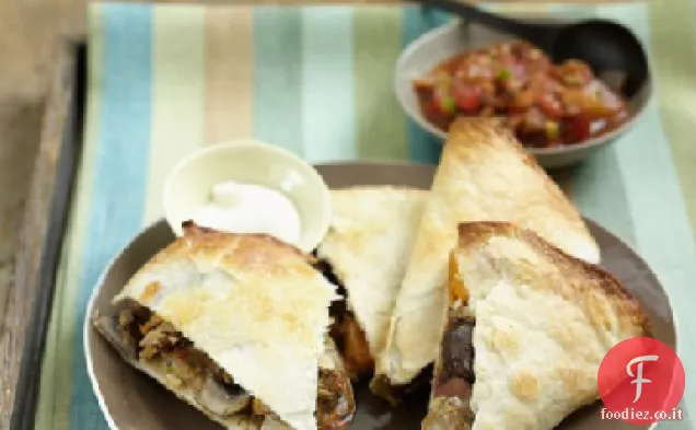 Quesadillas con salsiccia di pollo e verdure arrosto