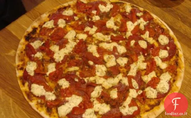 Formaggio Boursin e pizza al pomodoro essiccato al sole