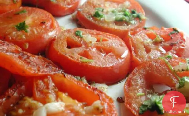 Pomodori fritti con aglio (Banadoora Maqliya Ma ' Thoom)