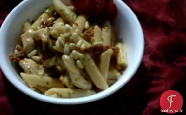 Penne con Pollo, Pomodori Secchi e Pinoli