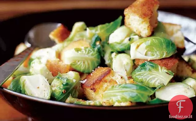 Pane di mais tostato Hash con cavoletti di Bruxelles
