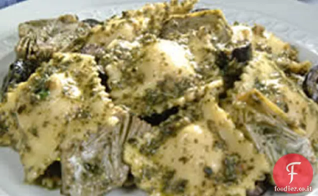 Quattro Ravioli al Formaggio con Cuori di Carciofo, Olive e Pesto