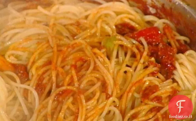 Spaghetti al Foro e Carciofi: Bucatini al Ragu con Carciofi