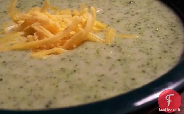 Zuppa di broccoli con formaggio