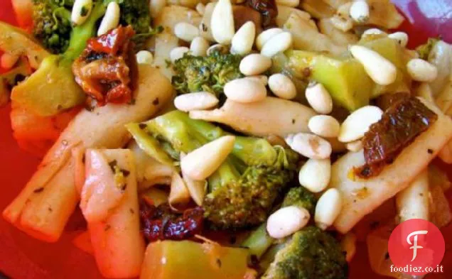 Cimette di broccoli con pomodori secchi su Penne!