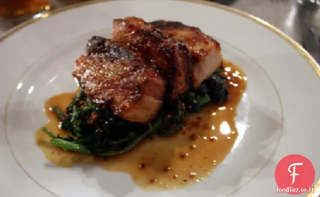 Maiale in stile asiatico e broccoli in salsa all'aglio