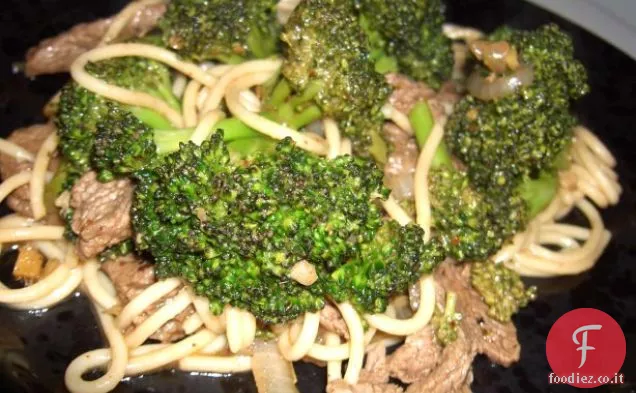 Fantastico padella di manzo e broccoli Lo Mein