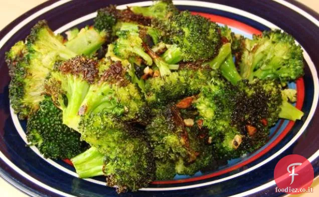 Crunch di broccoli con condimento cremoso di mandorle