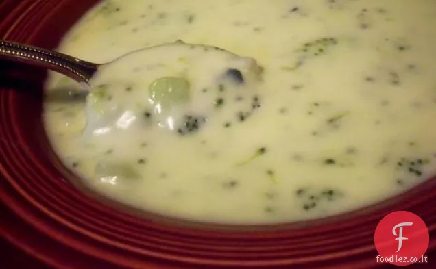 Crema fatta in casa di zuppa di broccoli