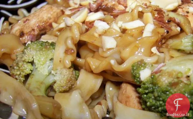 Maccheroni e formaggio ripieni di verdure