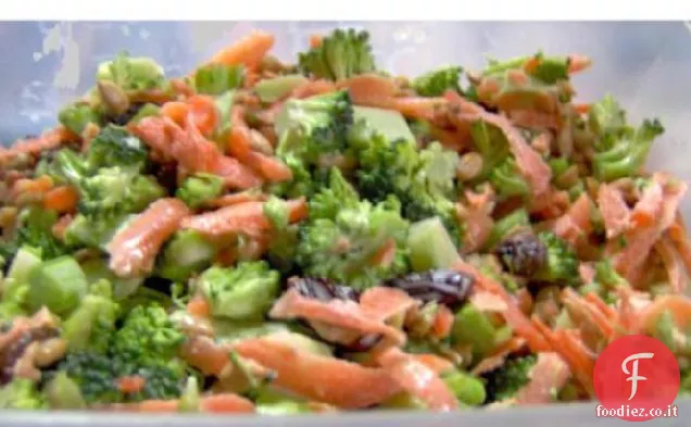 Non la tua insalata media di broccoli e uva passa
