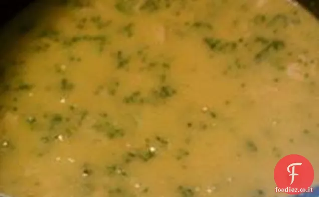 Formaggio, broccoli e zuppa di pollo