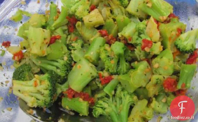 Broccoli con Pomodori secchi e aglio arrosto