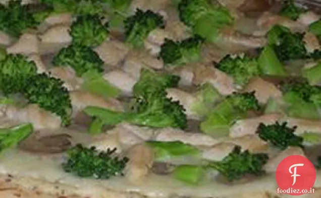 Pizza di ricotta facile e veloce con funghi, broccoli e pollo