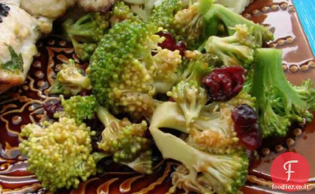 Insalata di broccoli e arachidi