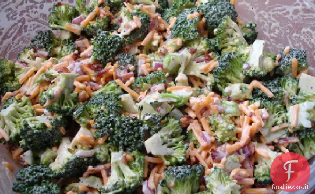 Insalata di broccoli e formaggio