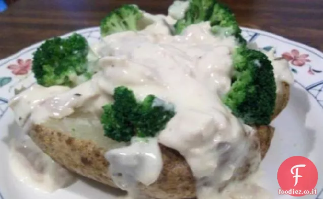 Cena di broccoli di pollo in un Tater