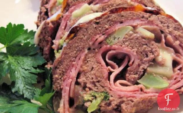 Polpettone a spirale con prosciutto, broccoli e cheddar