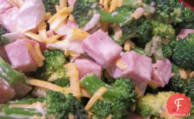 Insalata di broccoli con prosciutto