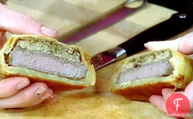 Ben meritato, ben vestito Wellingtons di manzo individuale con lance di broccoli al vapore