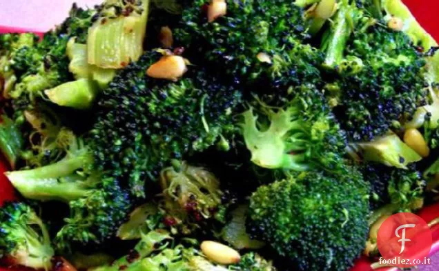 Broccoli Arrostiti con Aglio, Peperoni Chipotle e pinoli