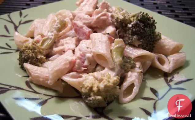Pasta di pollo cremosa facile