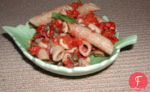 Papillon conditi con salsa di pomodoro secca al sole senza cottura