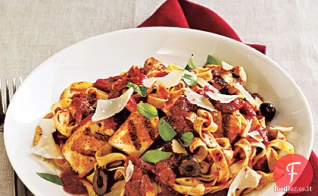 Puttanesca di Pollo con Fettuccine