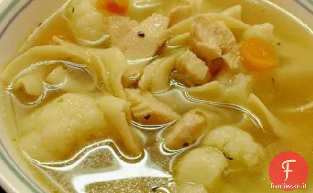 Zuppa di pollo, verdure e pasta