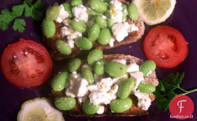 Crostini con Fave e Ricotta Salata