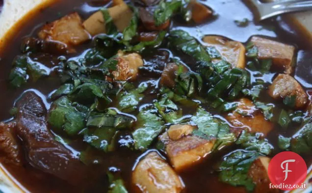 Zuppa di funghi calda e acida (Tom Yum Het)