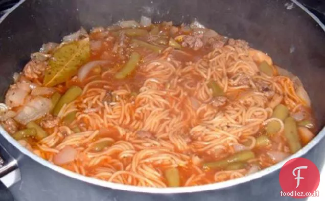 Zuppa di spaghetti muscolosa