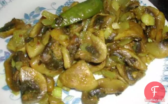 Funghi piccanti con zenzero e peperoncini