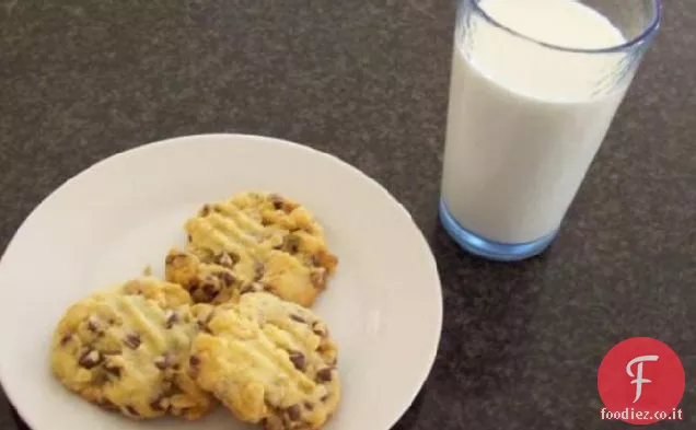 Biscotti di farina d'avena con gocce di cioccolato croccanti di riso