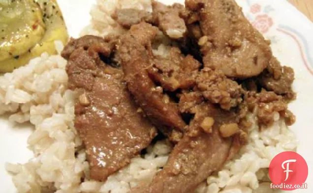 Carne di maiale saltata con zenzero e aglio
