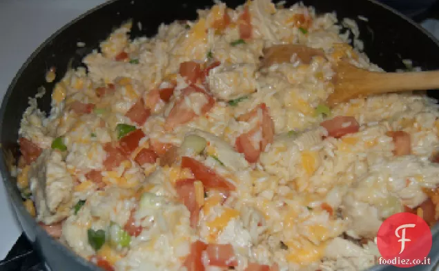 Velveeta formaggio pollo & riso padella