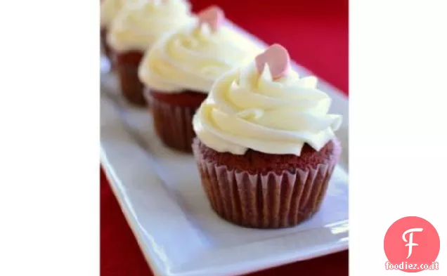 Cupcakes di velluto rosso con glassa di crema di formaggio