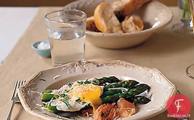 Uova Fritte con Prosciutto e Asparagi
