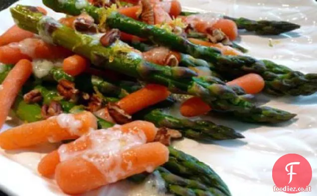 Asparagi e carote glassati con noci pecan