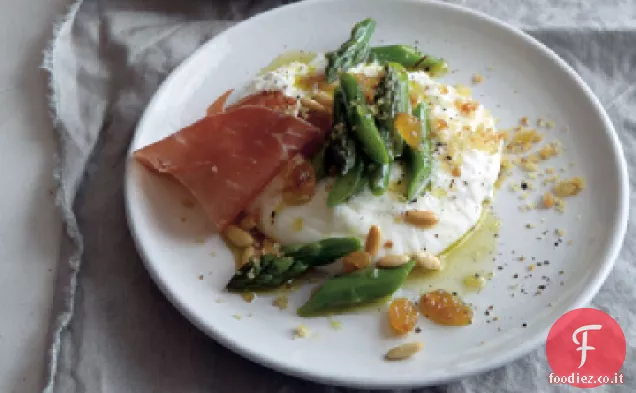 Ricetta Burrata con Asparagi, Pinoli e Uvetta Dorata