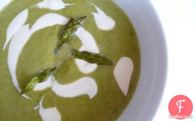 Zuppa di Asparagi con Crema Fraiche al Limone